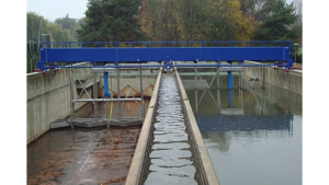 Return sludge scraper bridge